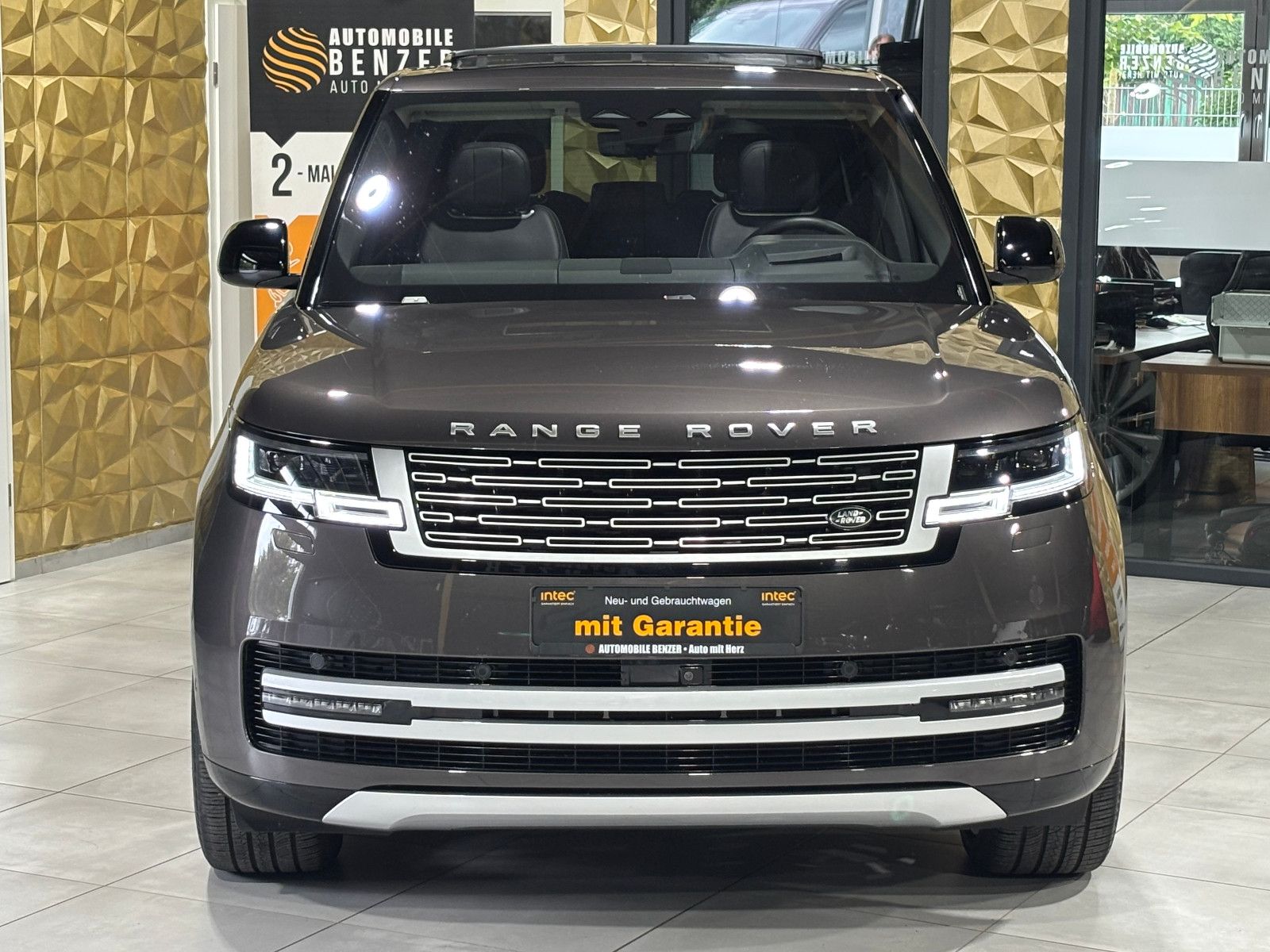 Fahrzeugabbildung Land Rover D350 First Edition/Autobiography/Fond-TV/VOLL