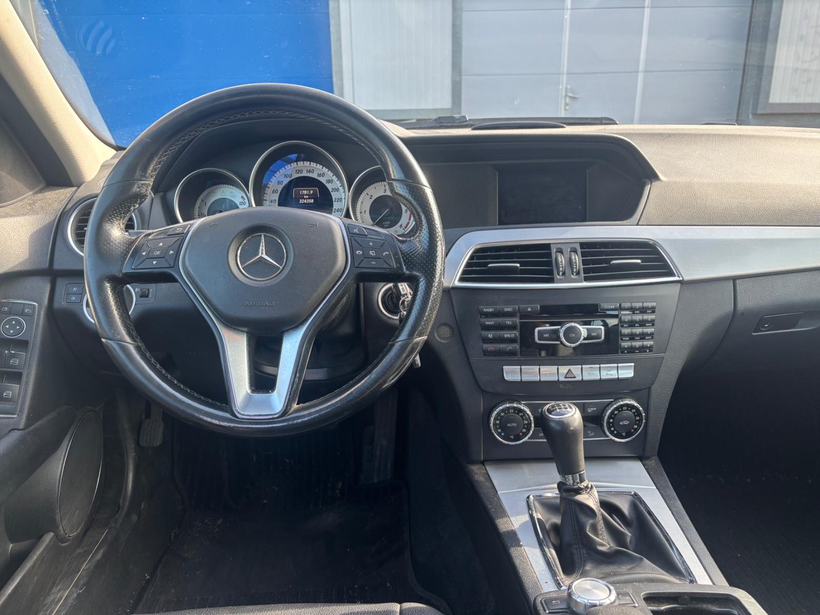 Mercedes-Benz C200 2013 — photo 10
