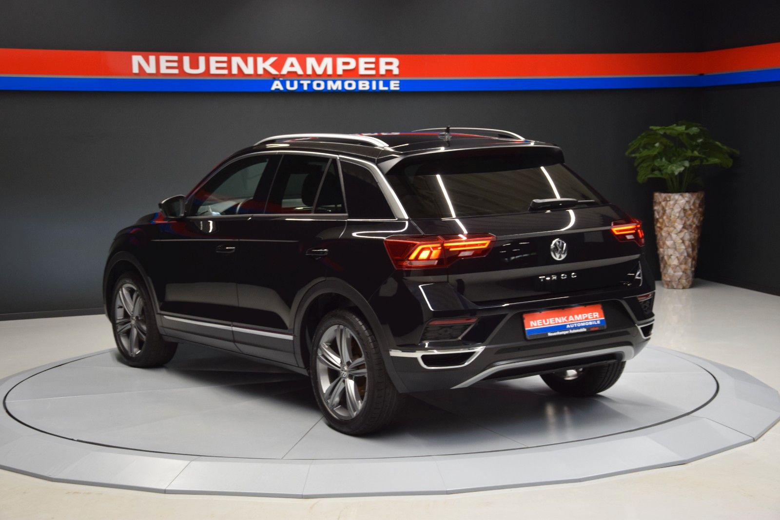 Fahrzeugabbildung Volkswagen T-Roc Sport NAVI LED