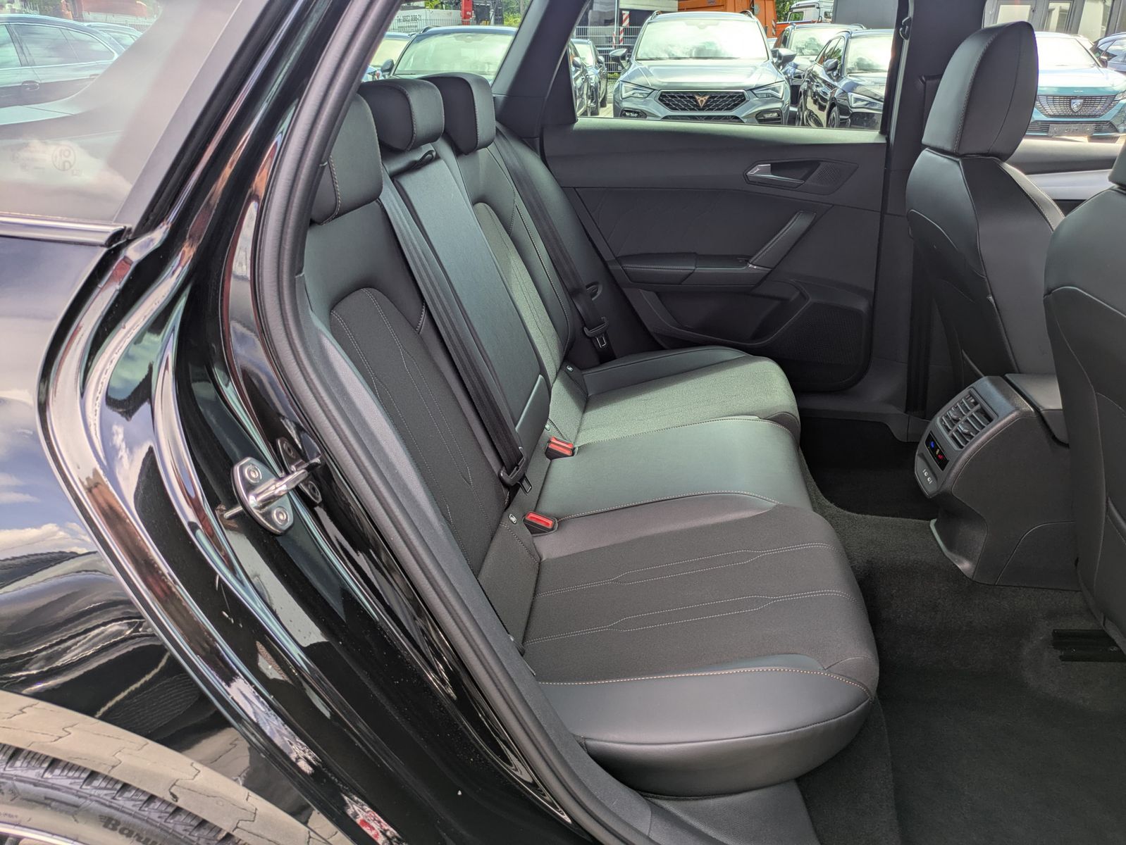 Fahrzeugabbildung CUPRA Leon 1.5 eTSI DSG MATRIX-LED*ACC*APP*KAMERA*18"