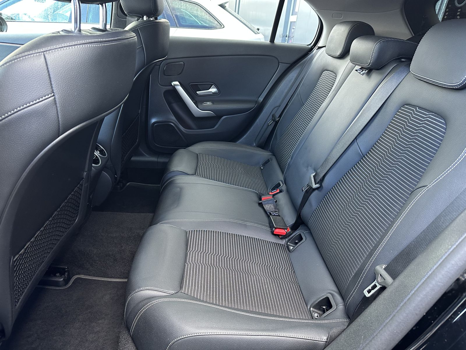 Fahrzeugabbildung Mercedes-Benz A 250e Progressive NAV+KEYLESS+TEMPO+PARKASSIST