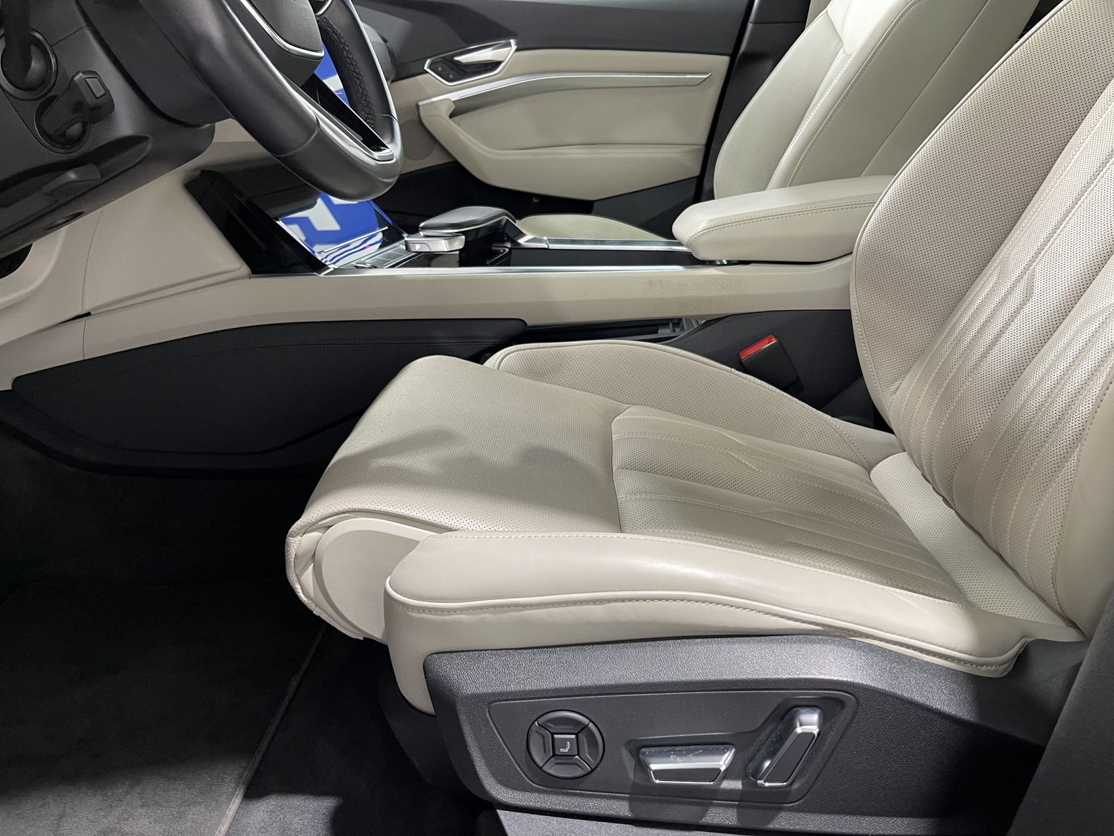 Fahrzeugabbildung Audi e-tron 55 Quattro*Pano*Cam*Leder*Optik*LED*B&O*