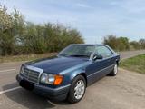 Mercedes-Benz CE 300 - blaue Mercedes-Benz CE 300