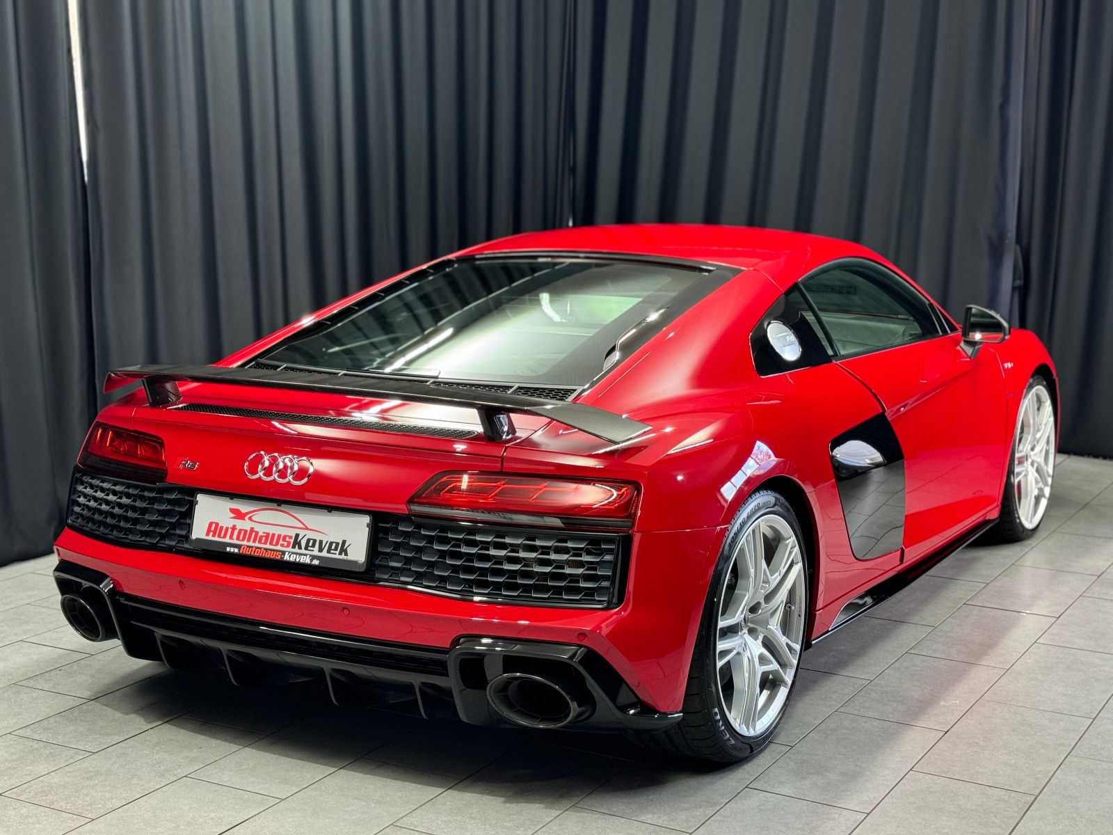 Fahrzeugabbildung Audi R8 Coupe 5.2 FSI quattro performance|B&O|KERAMIK