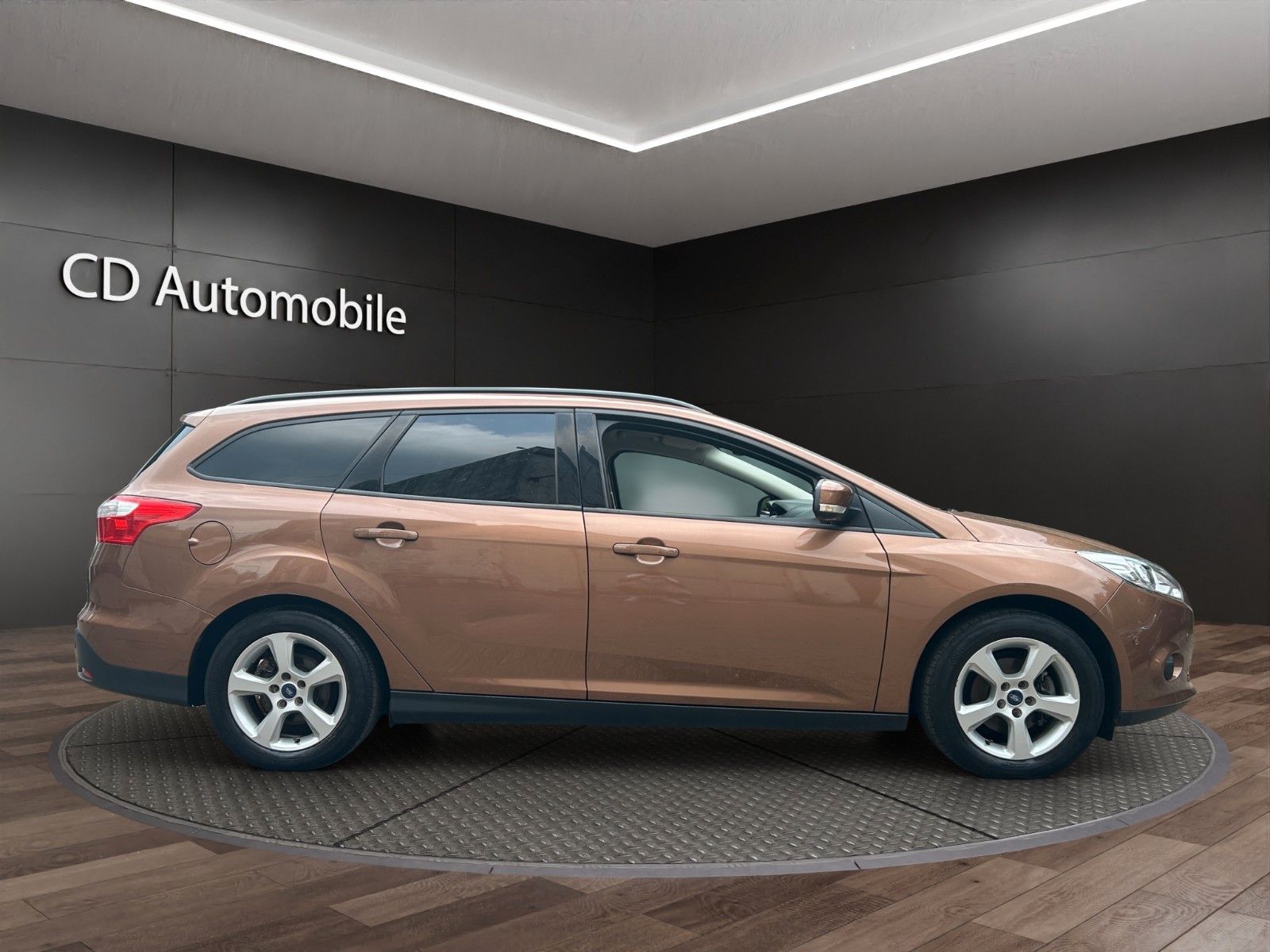Fahrzeugabbildung Ford Focus Turnier Sync/TÜV, Service&Zahnriemen Neu /