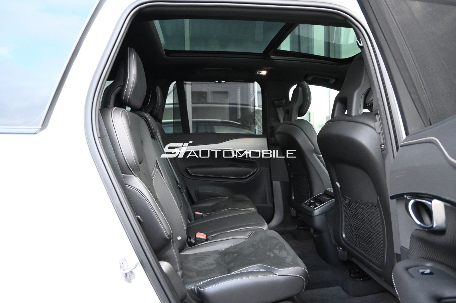 Fahrzeugabbildung Volvo XC90 B5 D AWD R-Design °ACC°AHK°PANO°STANDHEIZ°