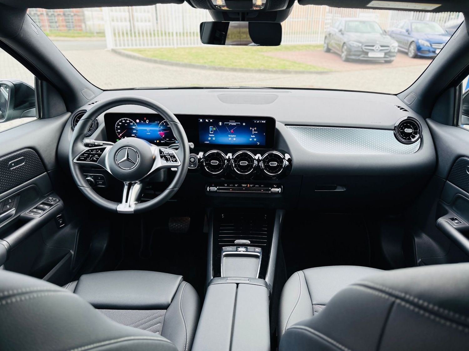 Fahrzeugabbildung Mercedes-Benz GLA 200 PROGRESSIVE Advanced, Distronic, RFK, LE