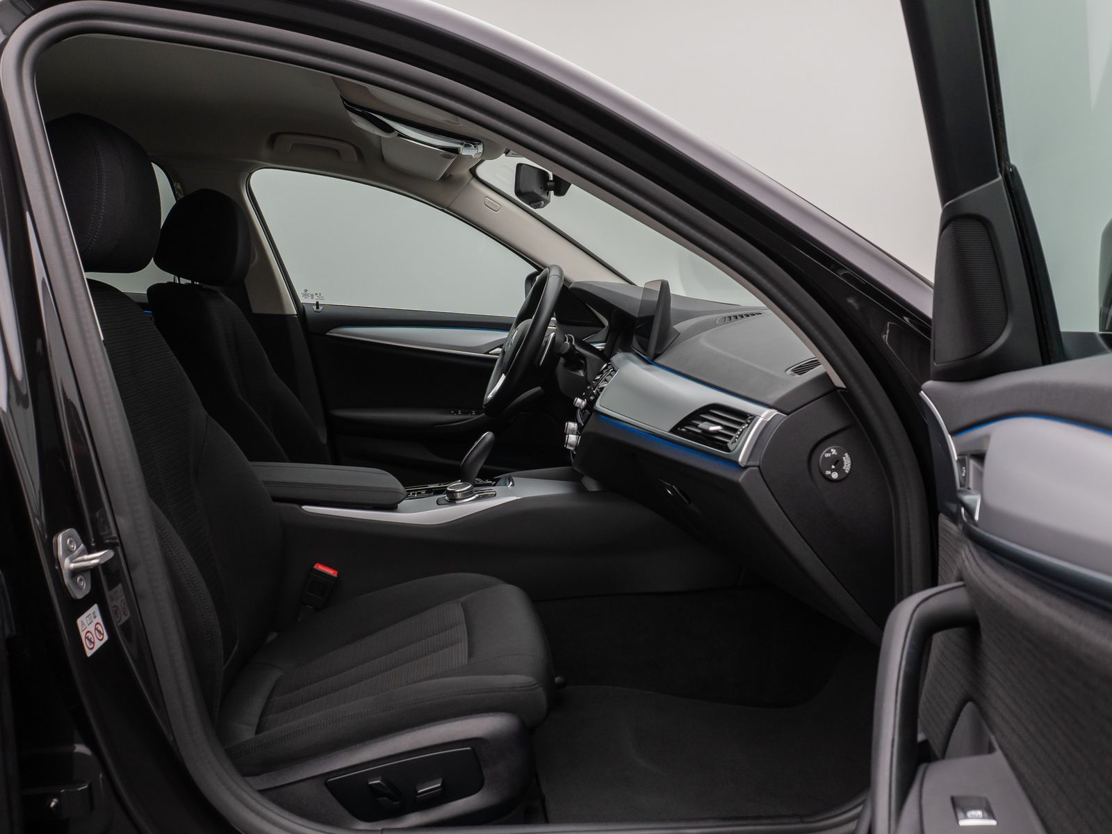 Fahrzeugabbildung BMW 530e HUD DAB HiFi CockPitPro PDC Komfort Alarm