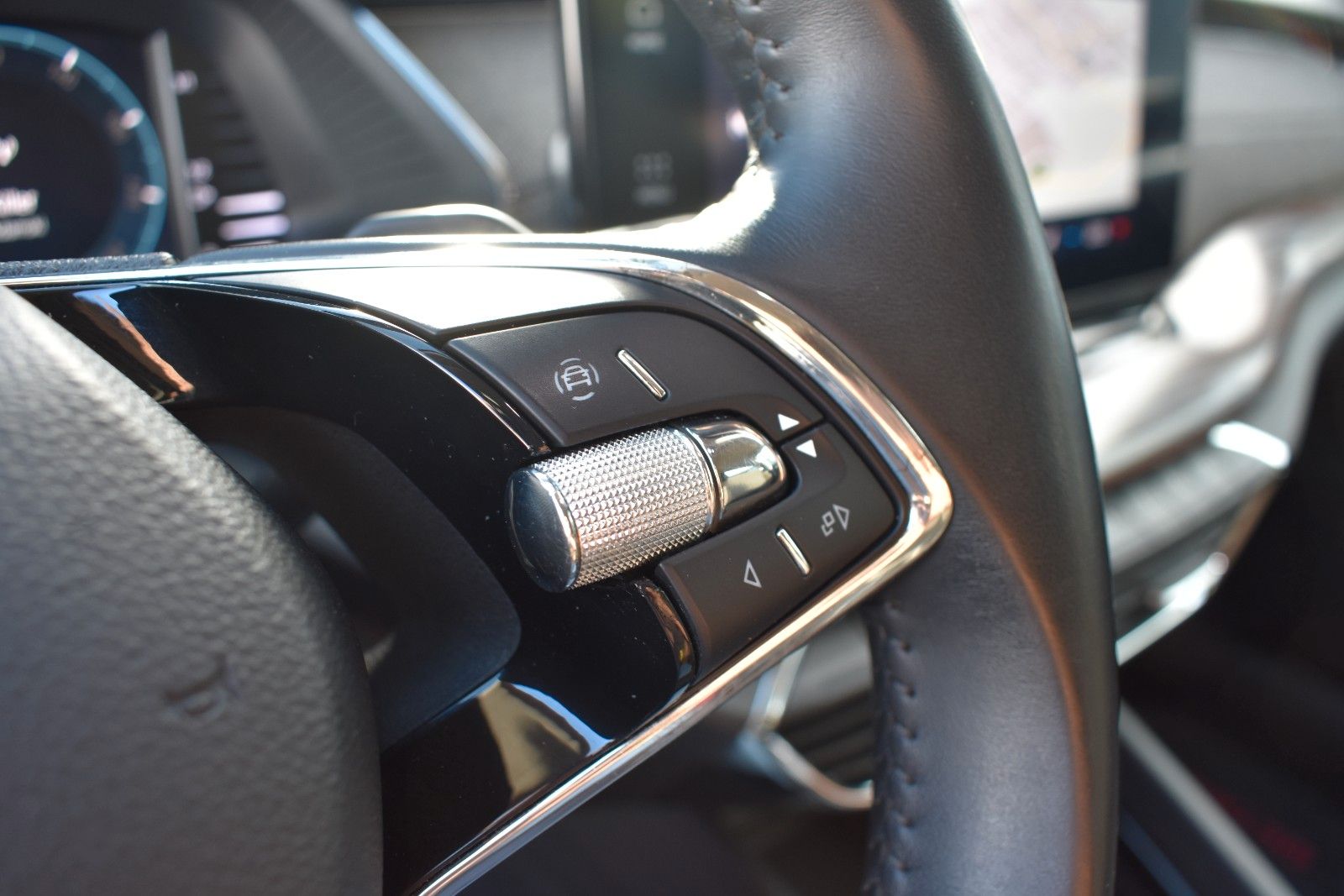 Fahrzeugabbildung SKODA Octavia Combi Scout 4x4/KEYLESS/HUD/AHK/LED