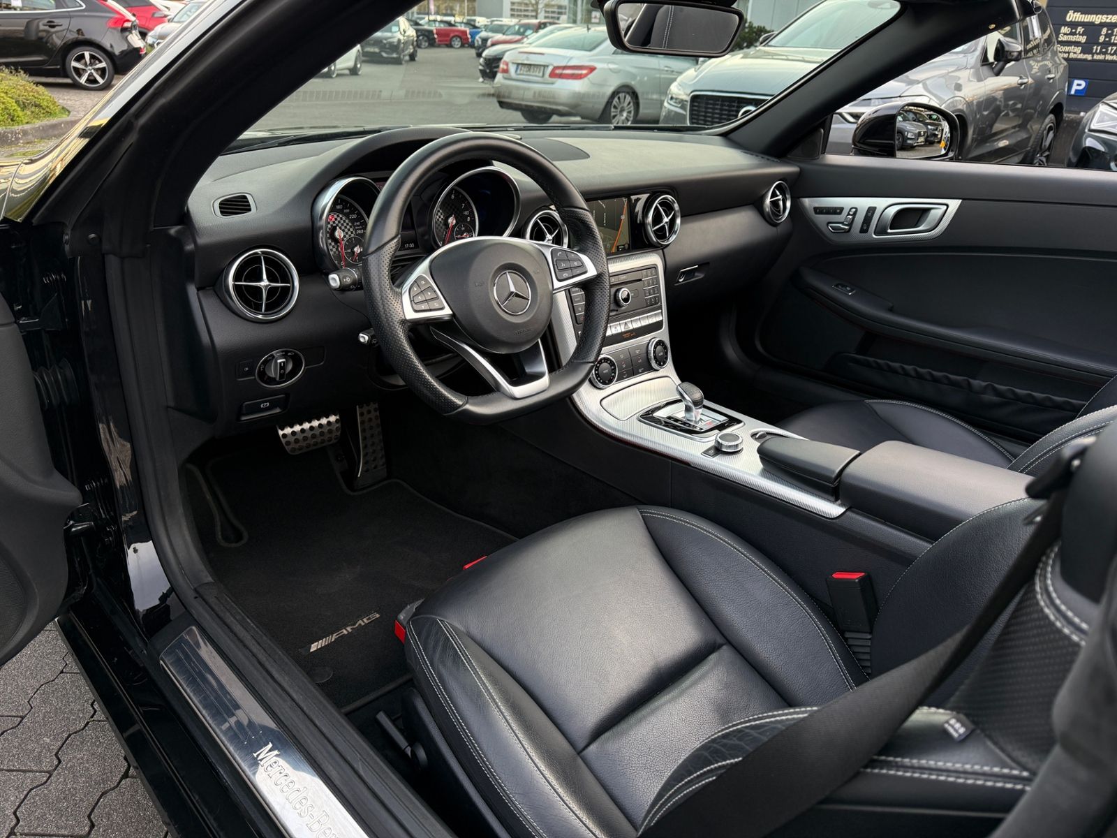 Fahrzeugabbildung Mercedes-Benz SLC 300 9G AMG Line MEMORY LED ACC