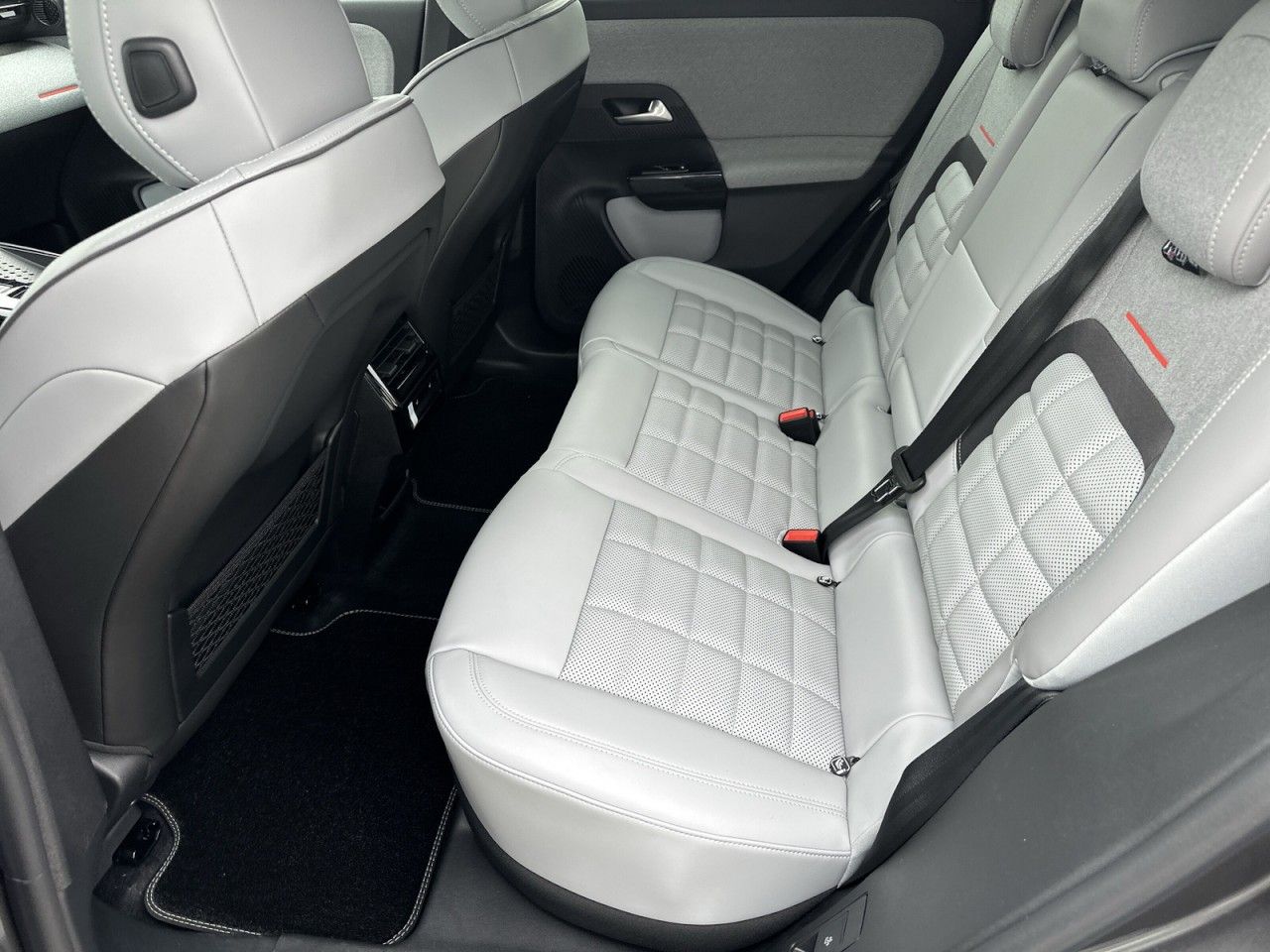 Fahrzeugabbildung Citroën C5 Aircross Elektro 210 Komfort-Range Team D - mit KI generiert/bearbeitet