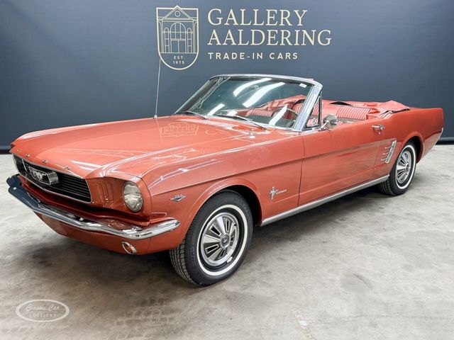 Ford Mustang Convertible - Handgeschakelde versnellin