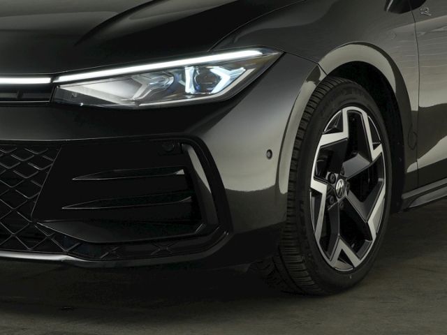 Passat Variant R-LINE TDI DSG+AHK+NAVI+LED MATRI