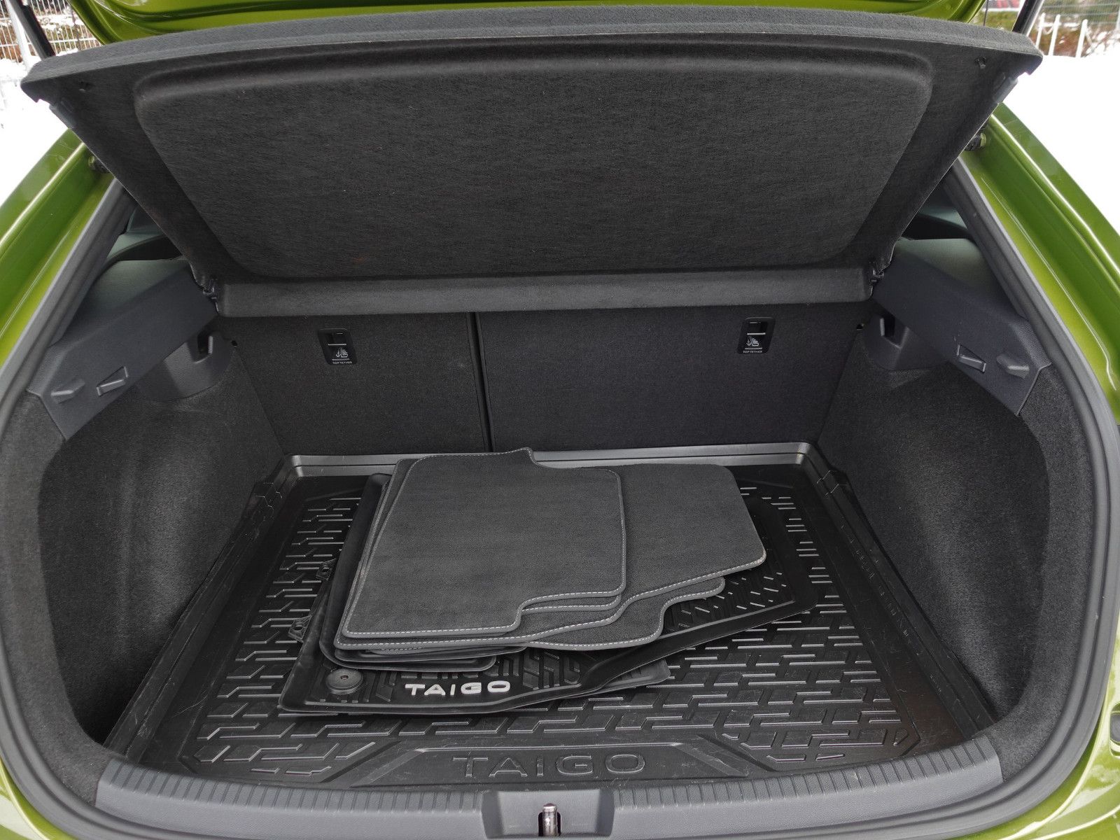 Fahrzeugabbildung Volkswagen Taigo 1.5 TSI DSG R-Line Black Style AHK Assist