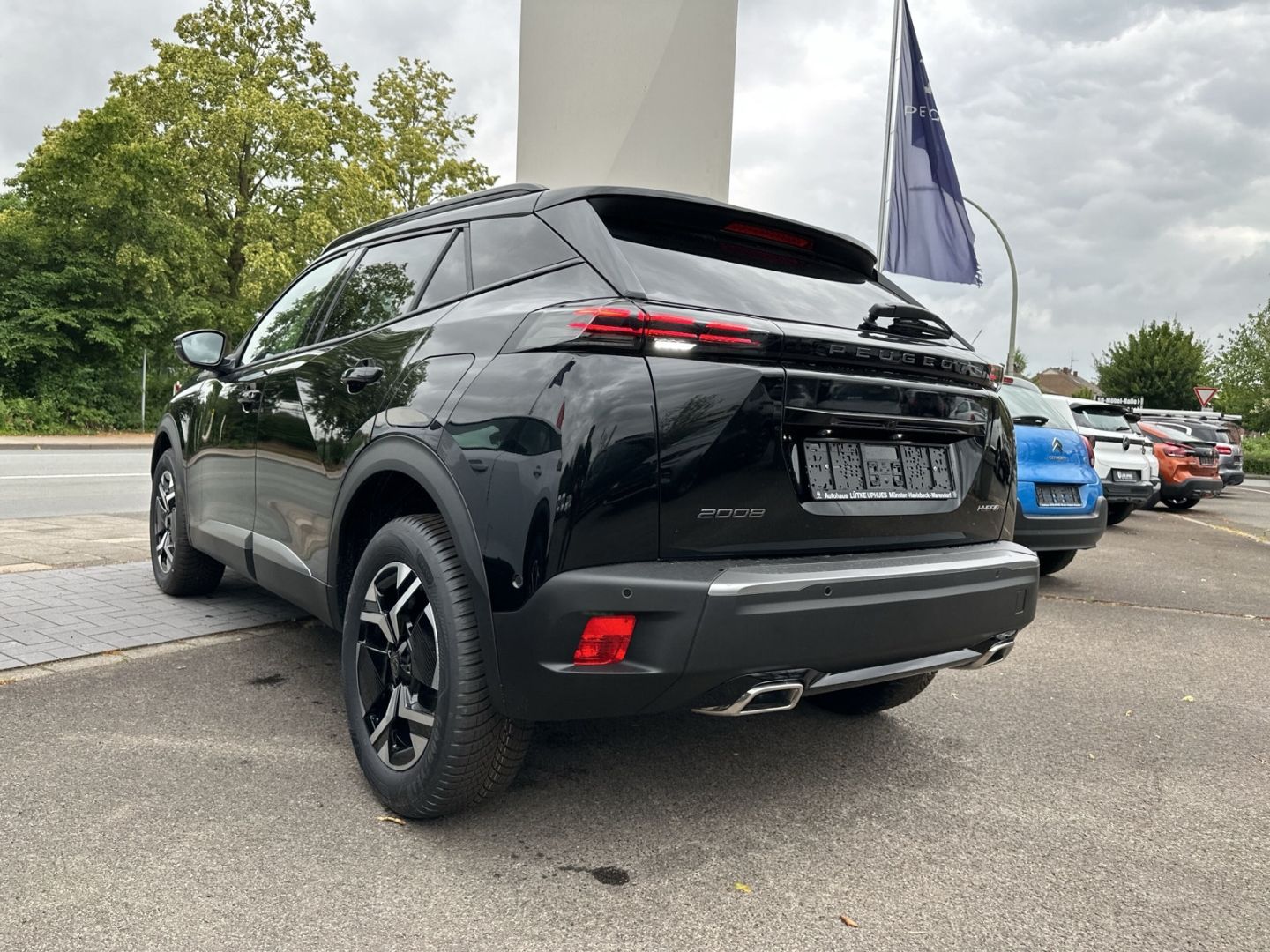 Fahrzeugabbildung Peugeot 2008 ALLURE HYBRID 145 e-DSC6 Navi LED ACC SHZ