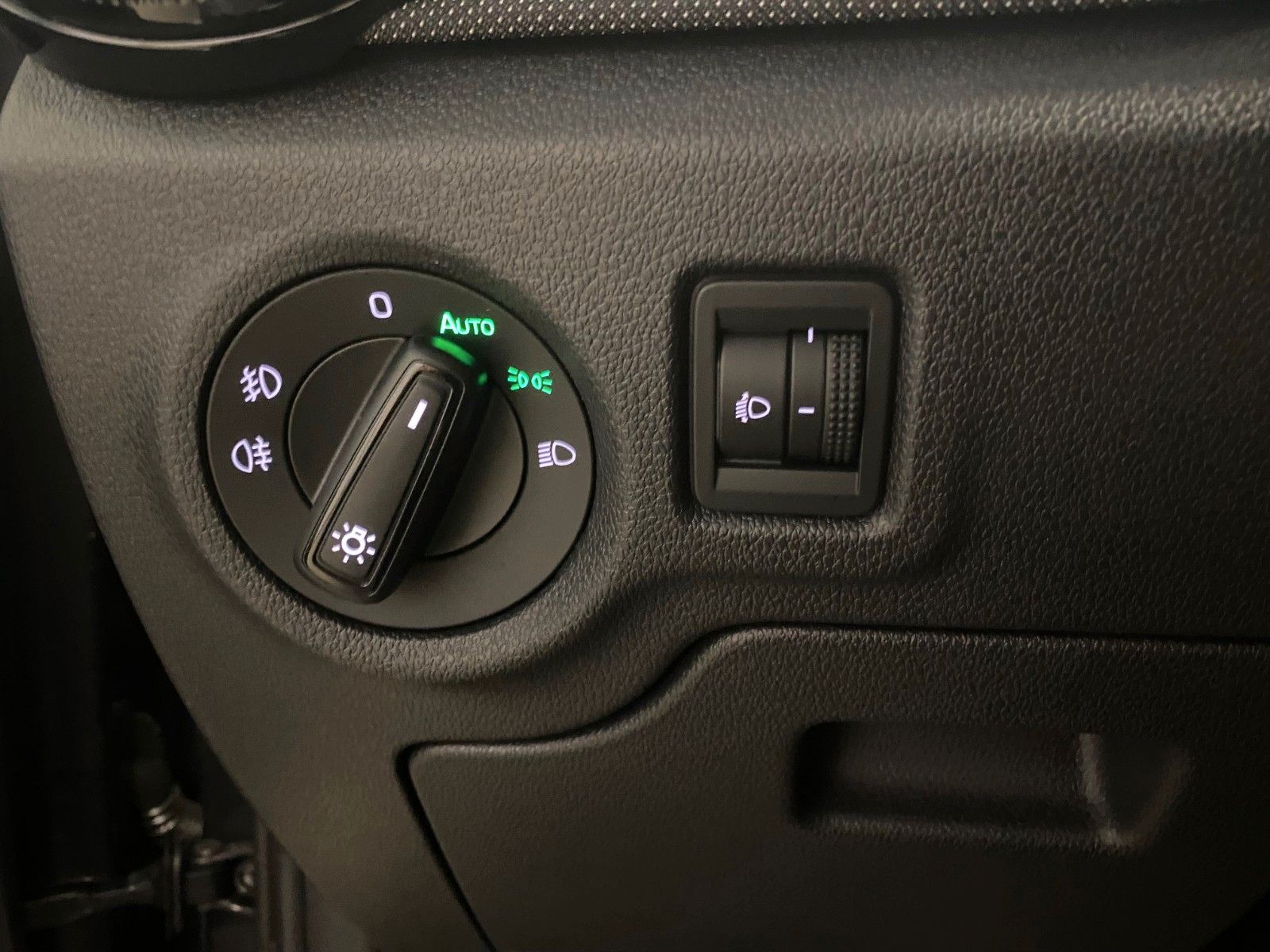 Fahrzeugabbildung SKODA Fabia 1.0 TSI Selection+bis 2030 Garantie+100tKM