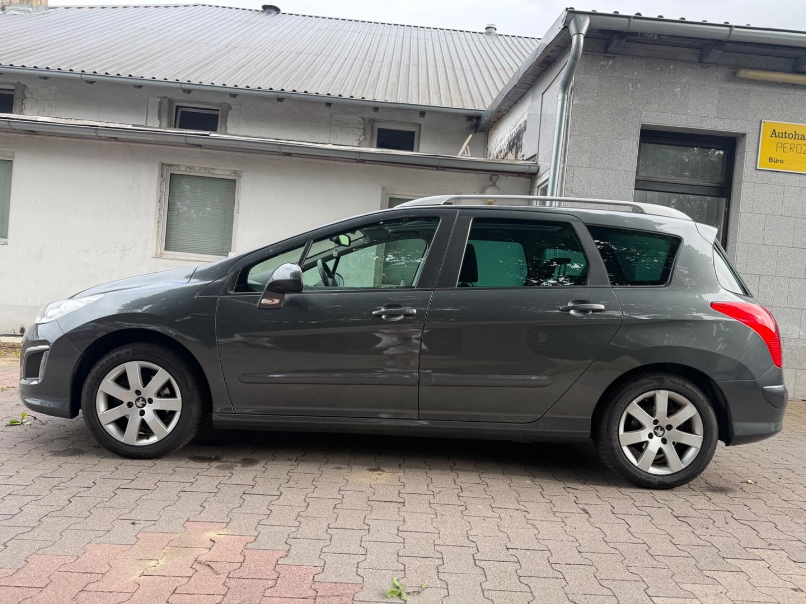 Peugeot 308 2012 — photo 16