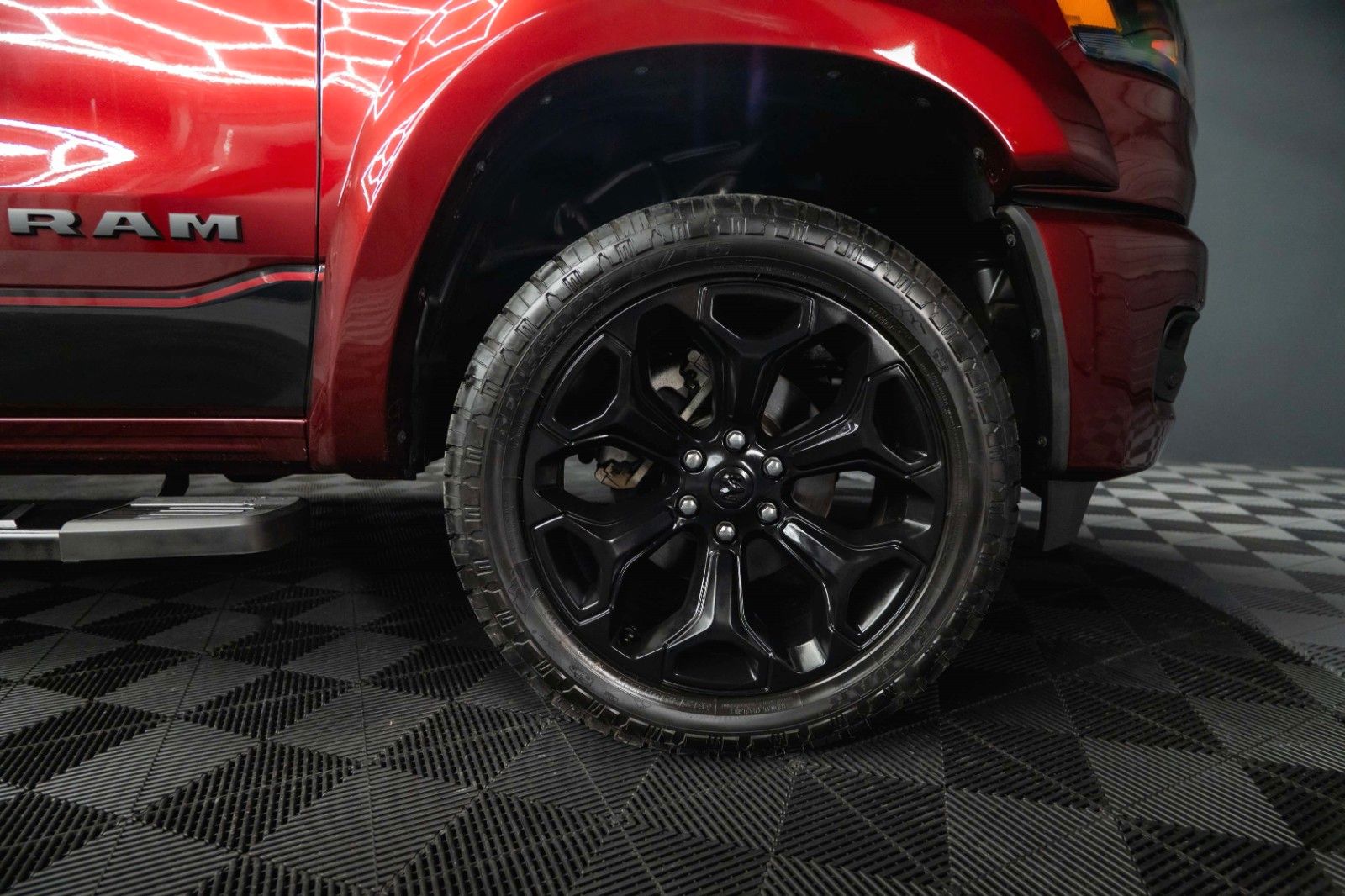 Fahrzeugabbildung Dodge RAM 5.7 V8 HEMI 4x4 LIMITED NightEdition Offroad