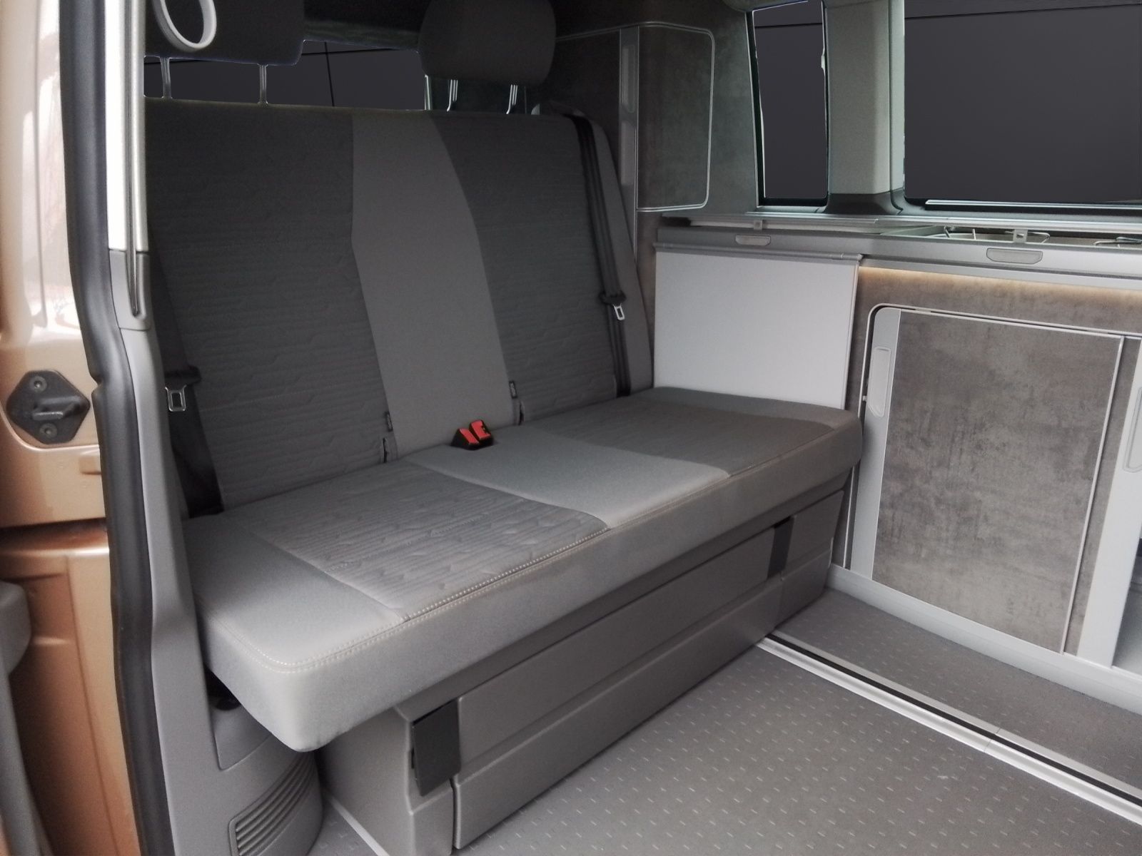 Fahrzeugabbildung Volkswagen T6 California T6.1 TDI Ocean AHK NAVI STANDH LED