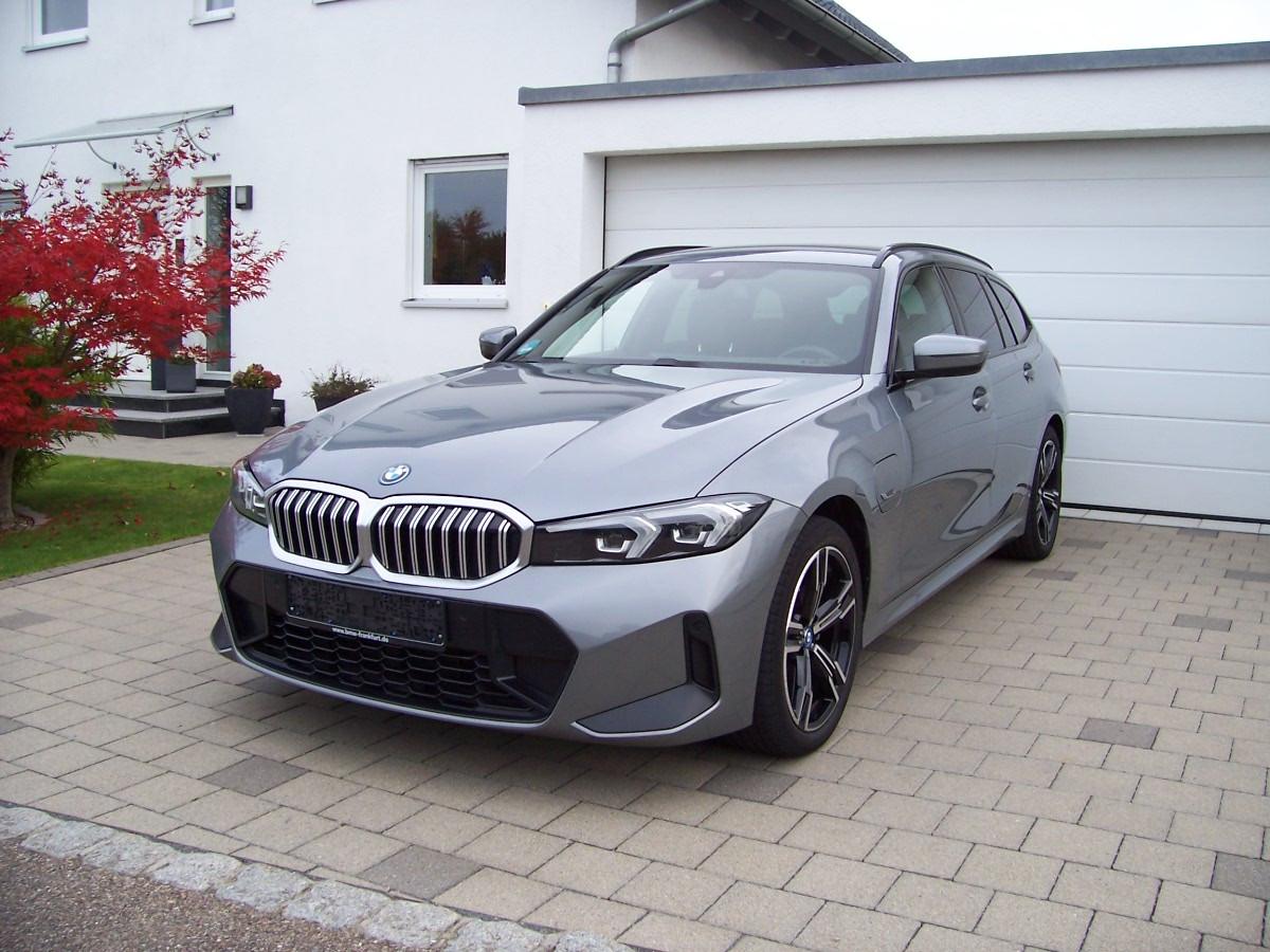 BMW 330e xDrive Touring M Sportpaket Widescreen