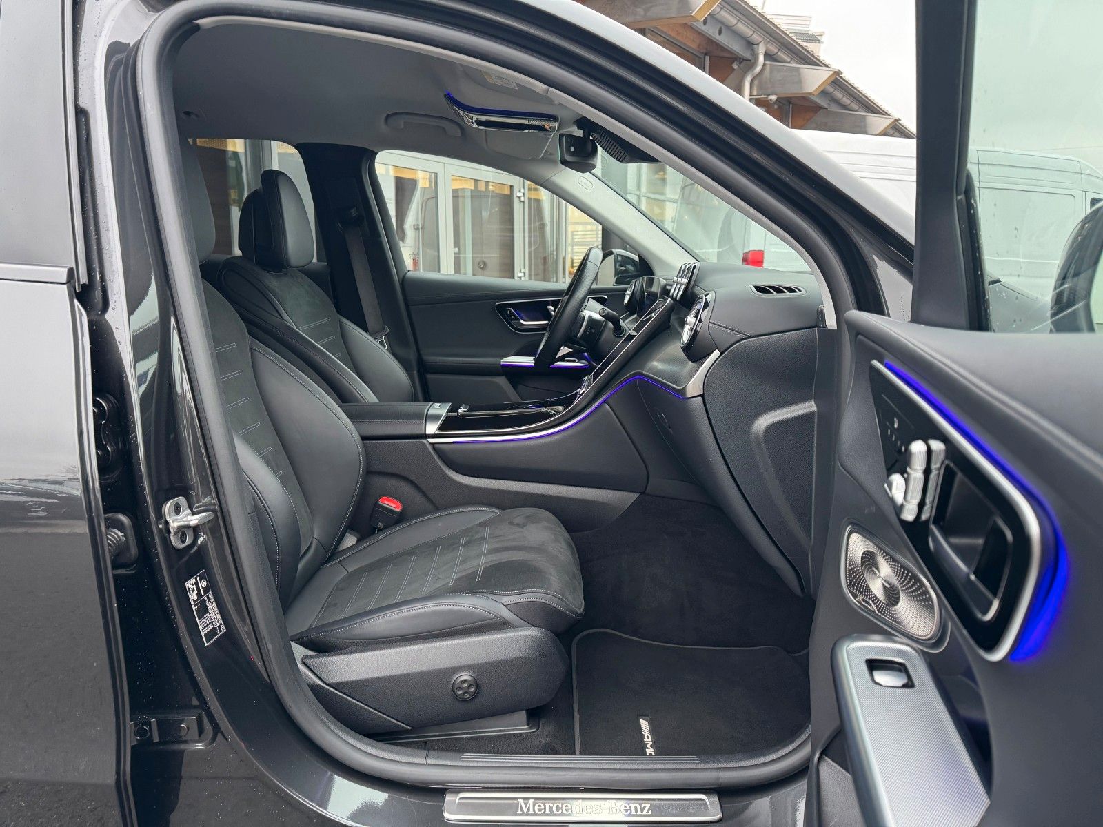 Fahrzeugabbildung Mercedes-Benz GLC 220d 4M AMG+AHK+Burm+STH+360+Night