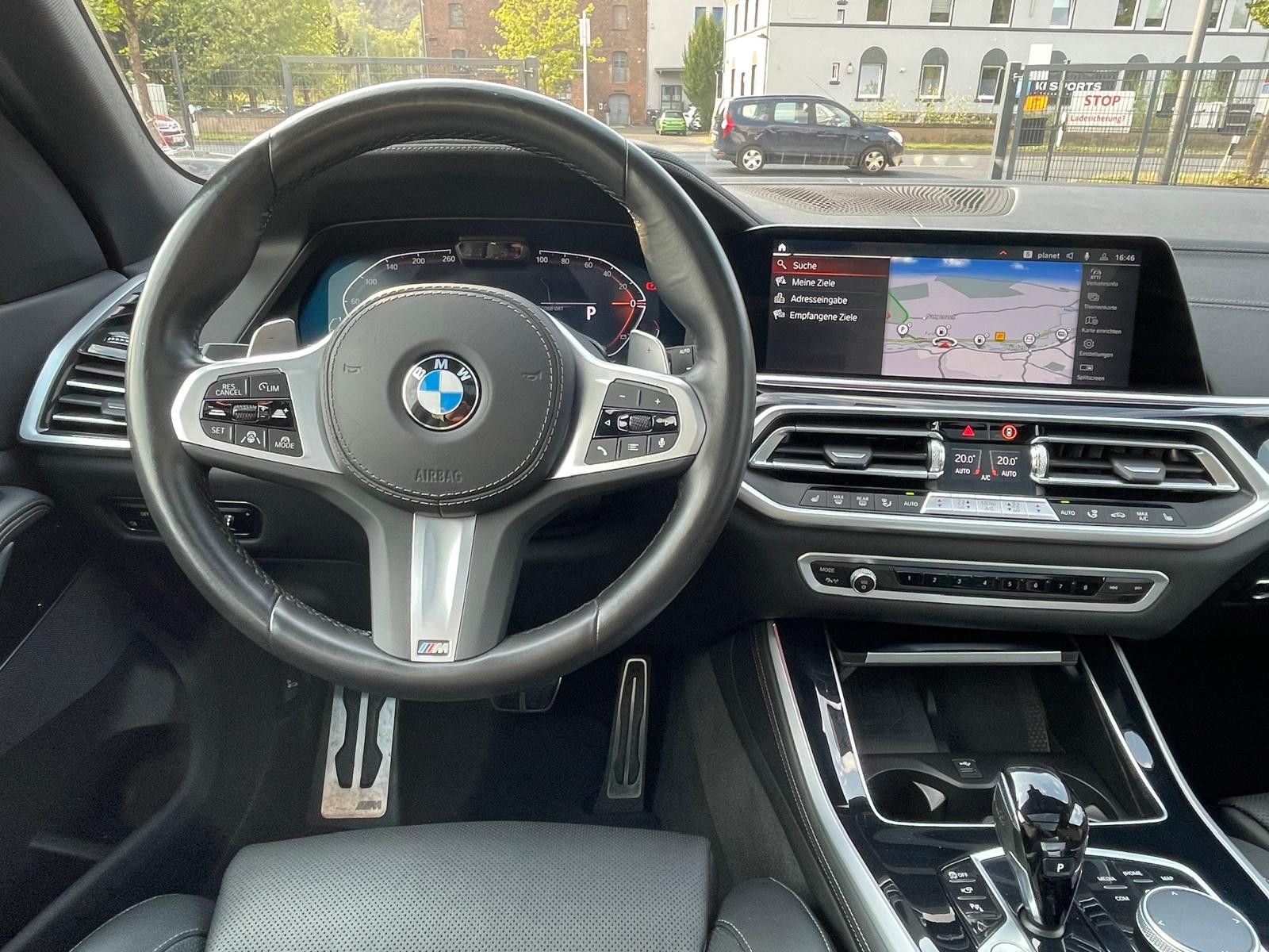 Fahrzeugabbildung BMW X5 xDrive 40d M-Sport PANO/ACC/AHK/MEMORY/360°