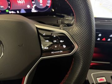 Fotografie des VW Golf VIII 2,0l TSI DSG GTI