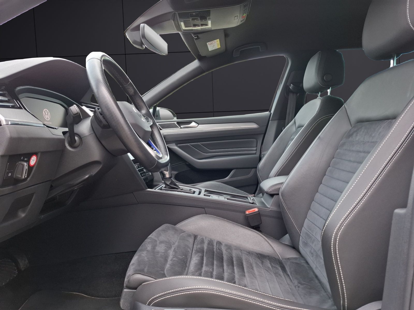 Fahrzeugabbildung Volkswagen Passat Variant GTE Standhzg Matrix AHK Leder ACC
