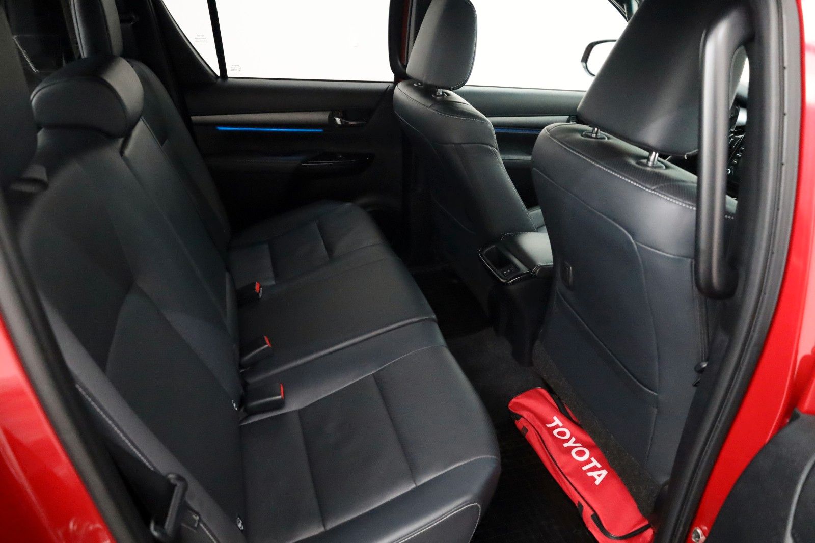 Fahrzeugabbildung Toyota Hilux Invincible,ACC,Rollo el.AHK,Garantie 2028