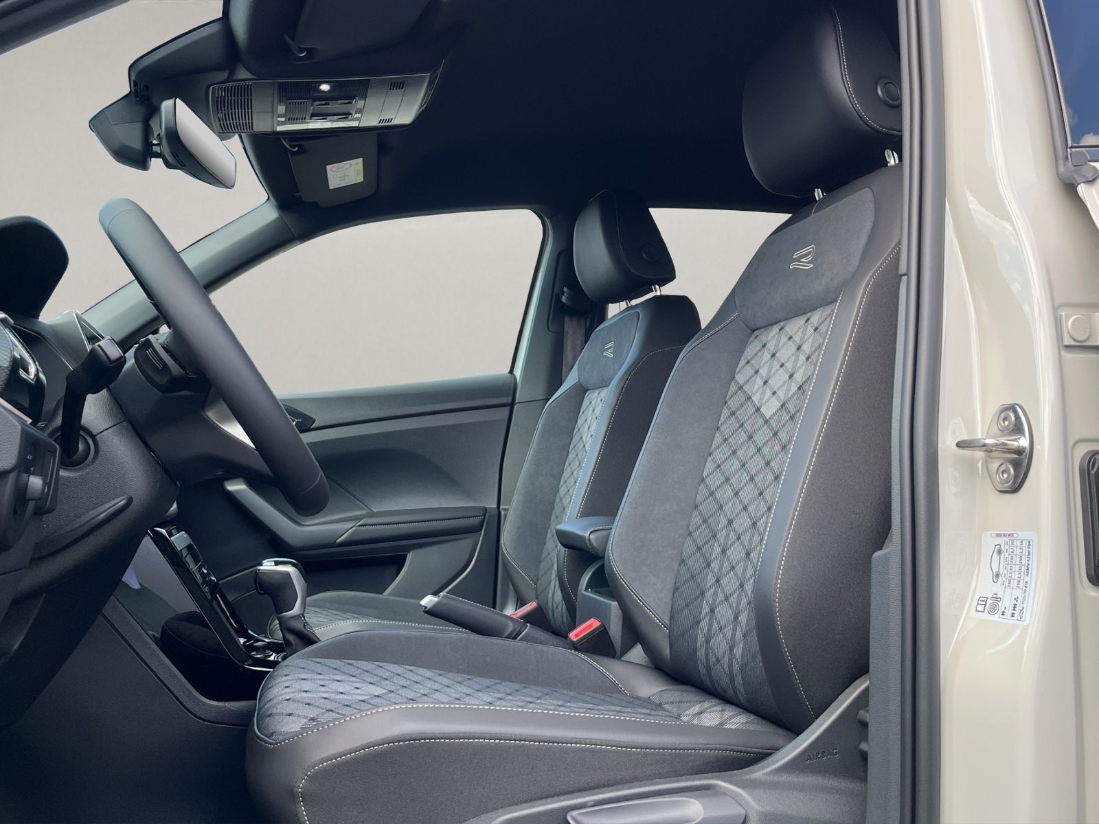 Volkswagen T-Cross - Bild 11