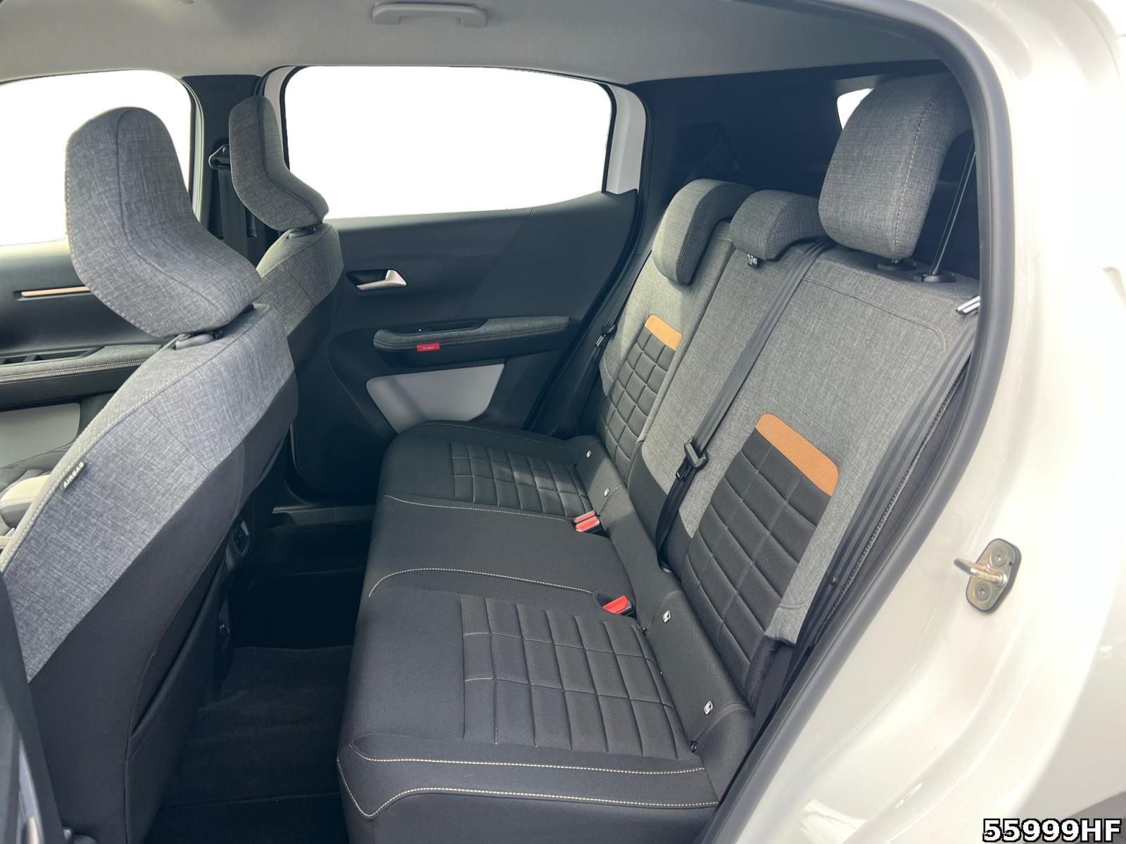 Fahrzeugabbildung Citroën C3 Aircross Plus Hybrid 145 PS AT