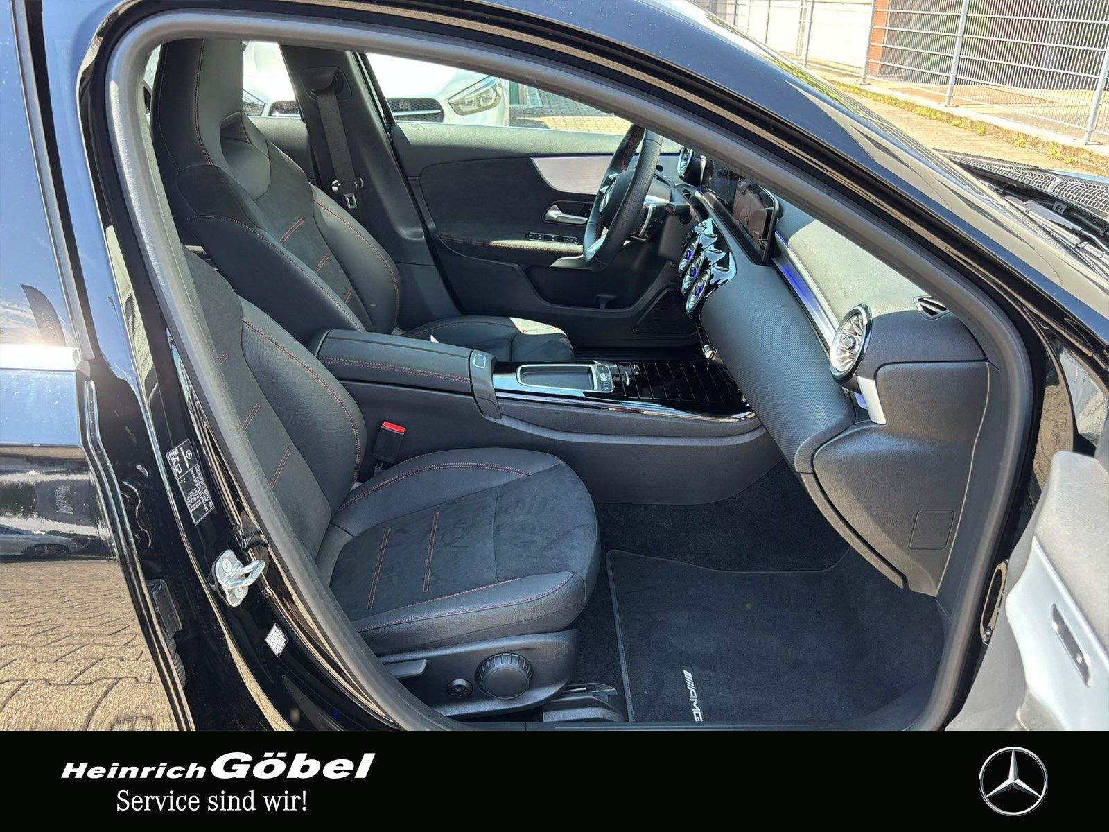 Fahrzeugabbildung Mercedes-Benz A 200 AMG*TOTWINKEL*DISTRONIC*KAMERA*AMBIENTEBEL