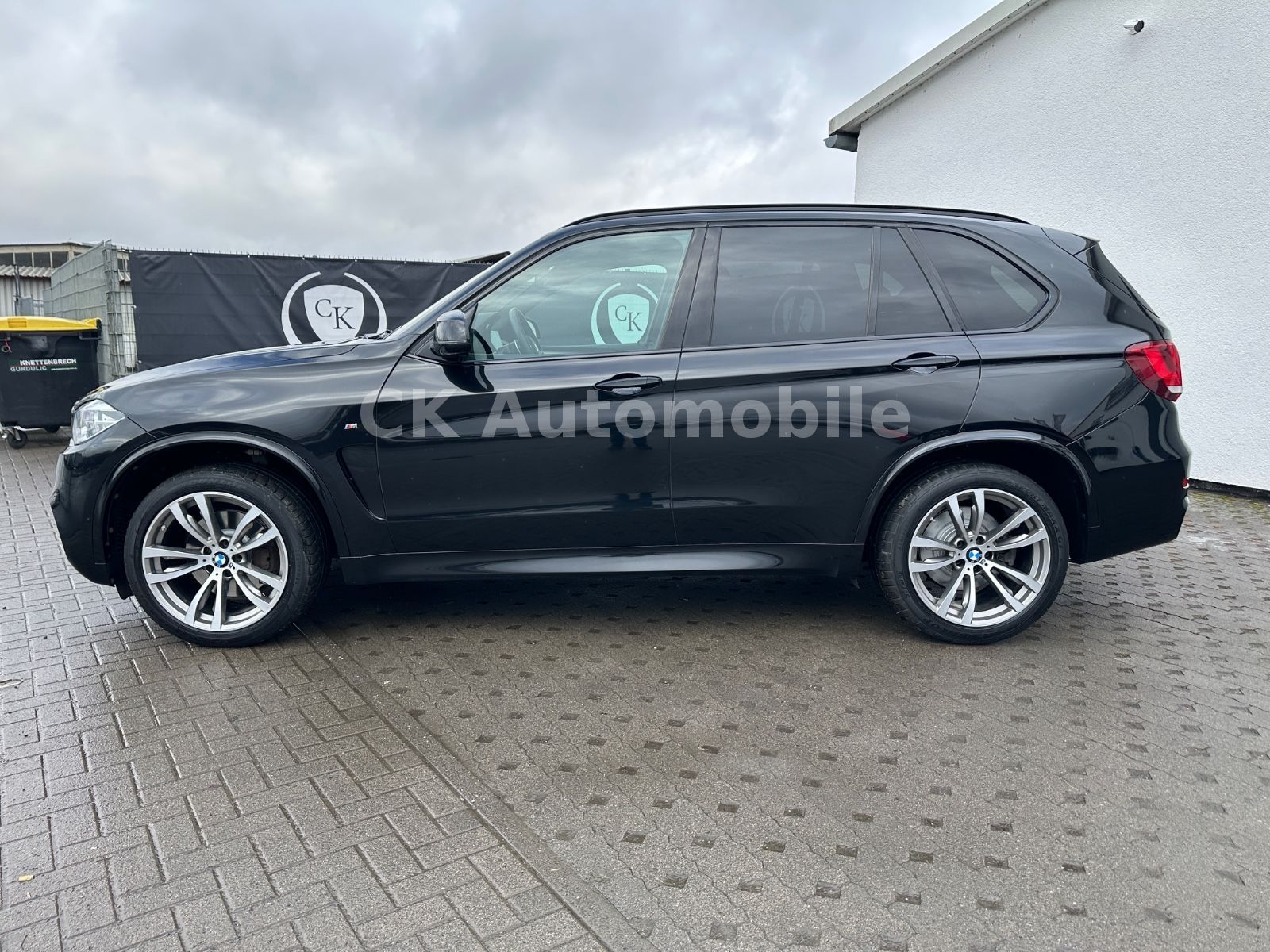 Fahrzeugabbildung BMW X5 xDrive 35i M-Sport/Navi/Pano/Head-Up/LED/AHK