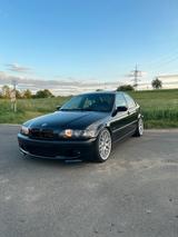 BMW E46 328i Limousine - BMW 328 aus 2000: 328i