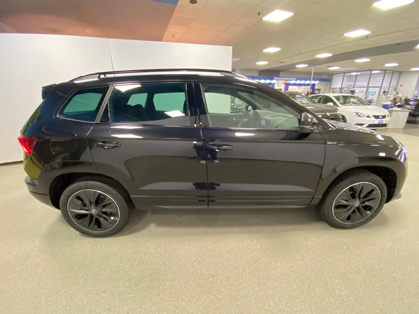 Fahrzeugabbildung SKODA Karoq 1.5 TSI SPORTLINE+MATRIX+ACC+AHK+APP+RFK++