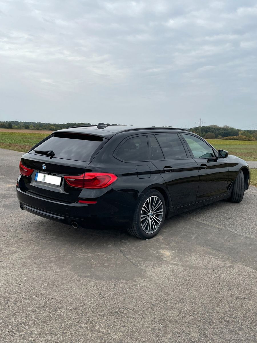 BMW 520d Touring A - AHK/NAV/Sport Line