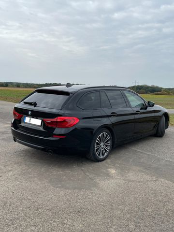 BMW 520d Touring A - AHK/NAV/Sport Line