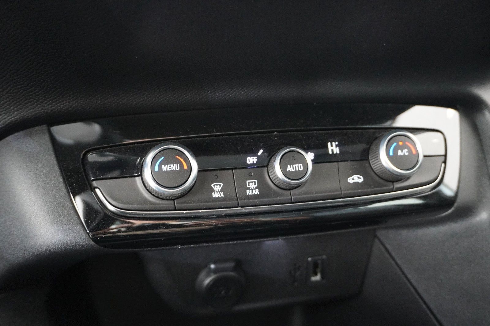 Fahrzeugabbildung Opel Corsa-e F EDITION 7KW NAVI/VIRT/SPORT/DAB/WÄRMEP