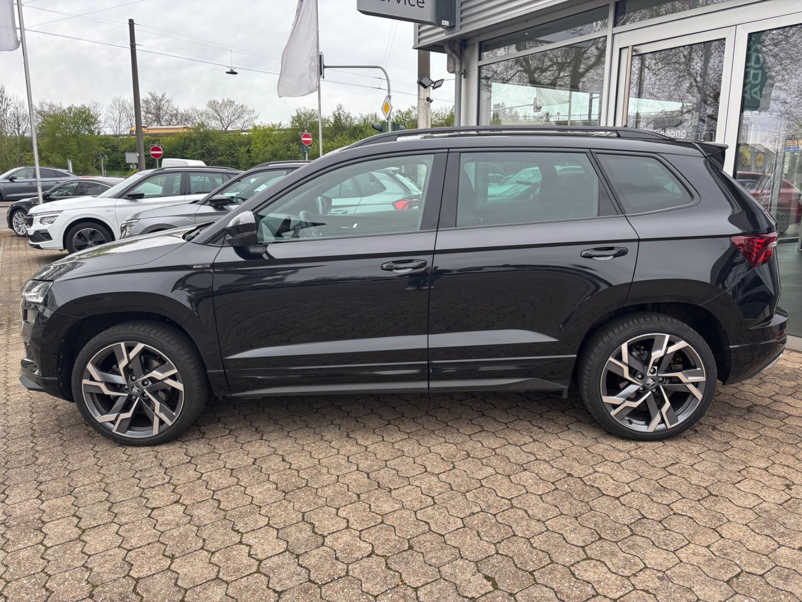 Fahrzeugabbildung SKODA Karoq Sportline 1.5 TSI Pano AHK