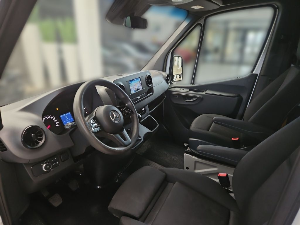 Fahrzeugabbildung Mercedes-Benz Sprinter 317 Kombi L2H2 Mobility Rollstuhl Lift