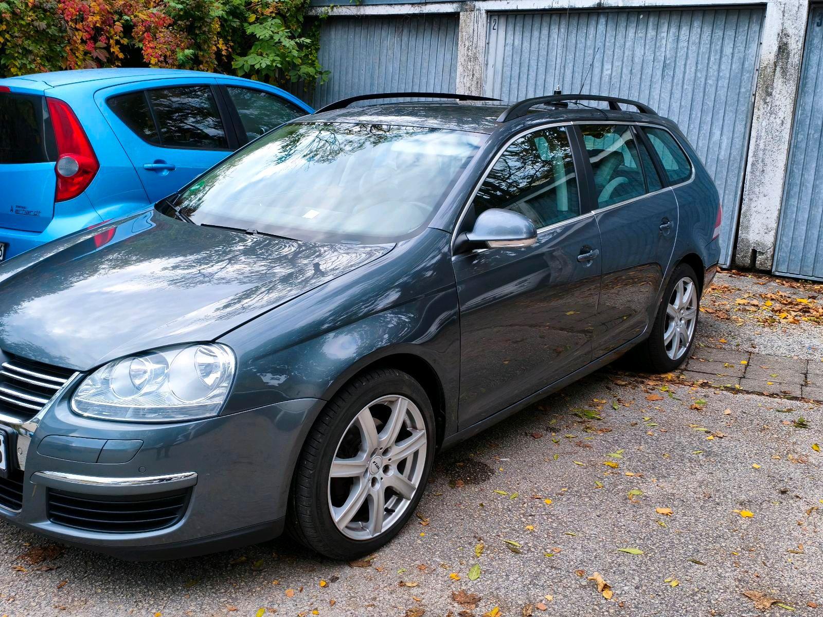 Volkswagen Golf 2009 — rear view