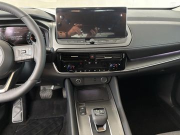 Fotografie des Nissan Qashqai 1.3 DIG-T 4x4 MHEV Xtronic N-Connecta (J