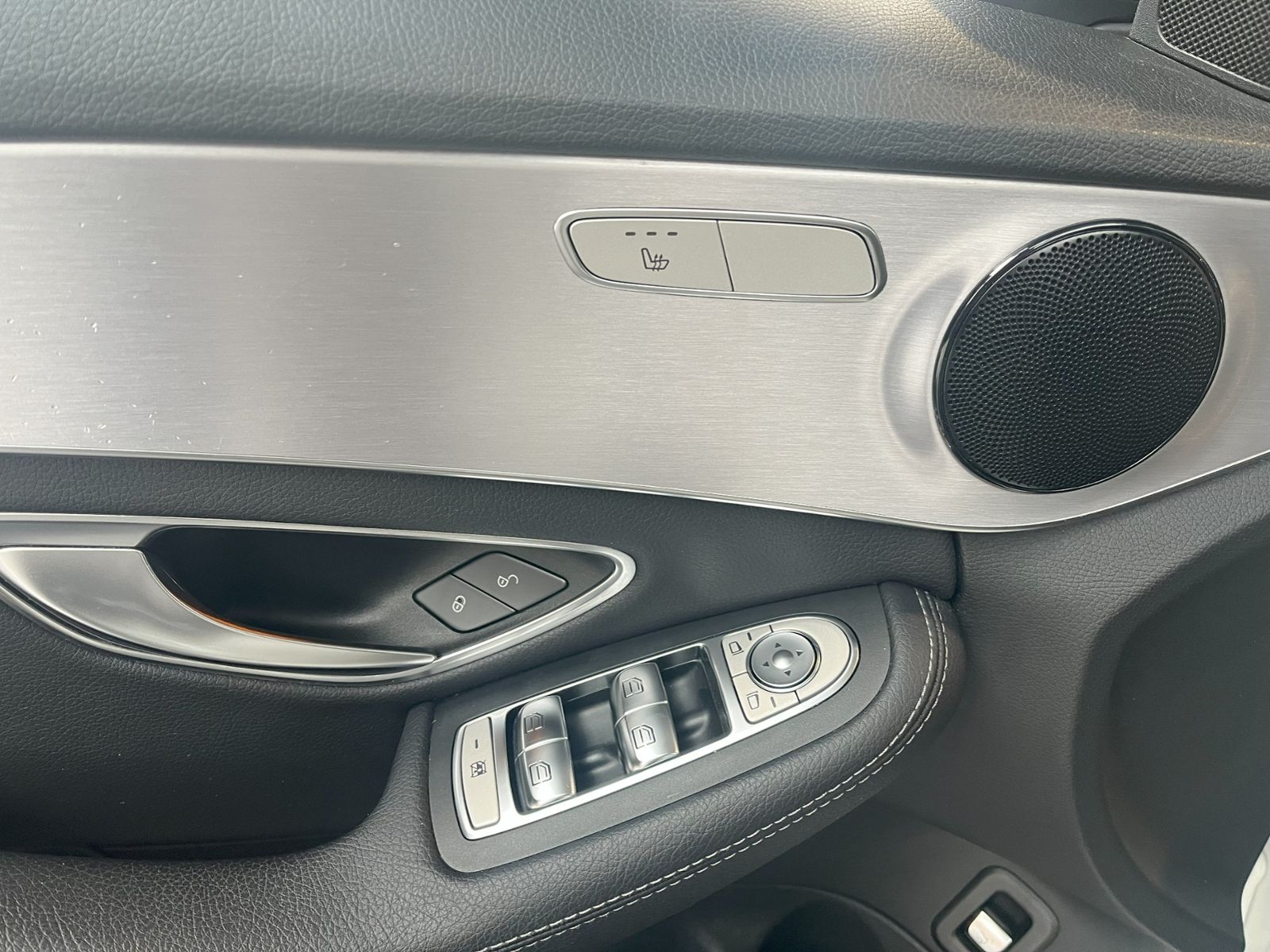 Fahrzeugabbildung Mercedes-Benz C 220 d 9G-TRONIC LED NAVI KAMERA NIGHT PAKET