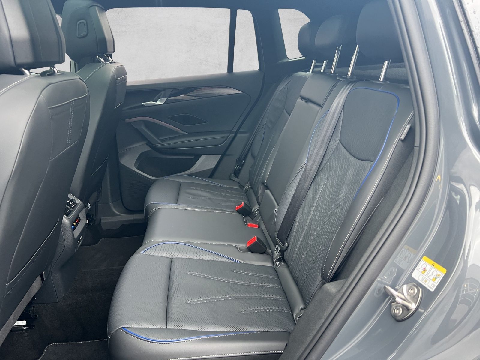 Tiguan R-Line 2.0 TDI DSG 4M AHK*Navi**Pano*Blac