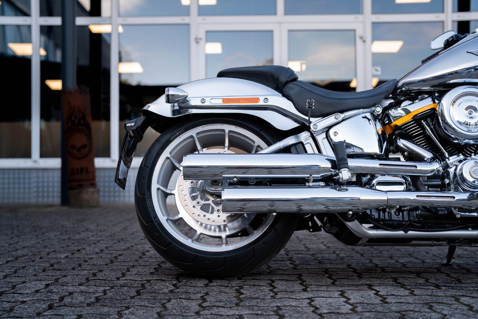 Fahrzeugabbildung Harley-Davidson FLSTFI Fat Boy Gray Ghost - Neuwertig -