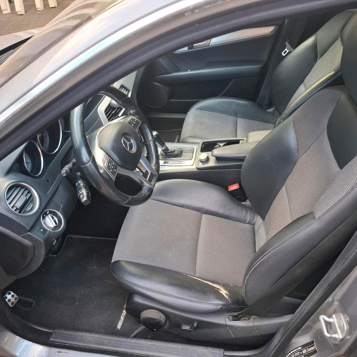 Mercedes-Benz C220 2011 — photo 8