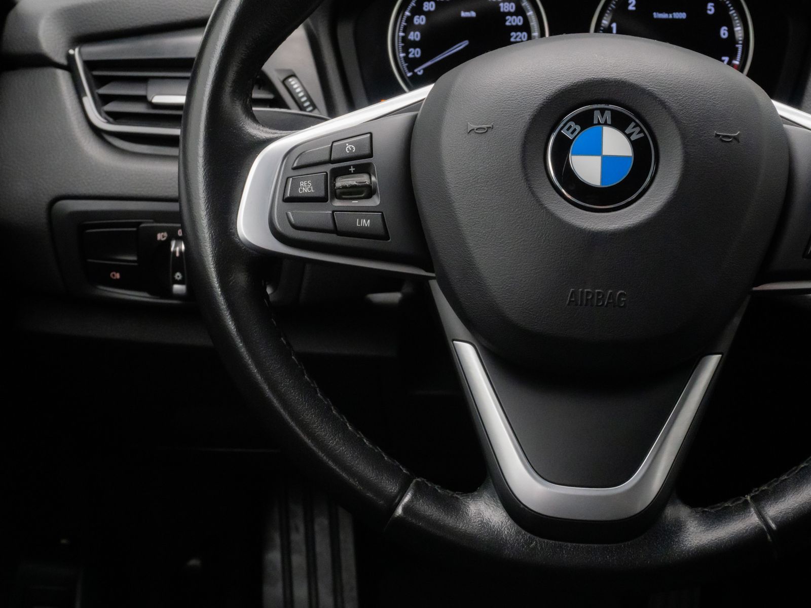Fahrzeugabbildung BMW 225xe iPerf  Active Tourer Navi Geschwindig Touc