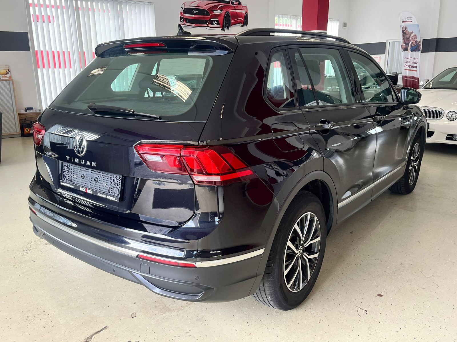 Fahrzeugabbildung Volkswagen Tiguan Life 2,0 TDI ACC/LED/AHK/SHZ/StHz/HARMAN