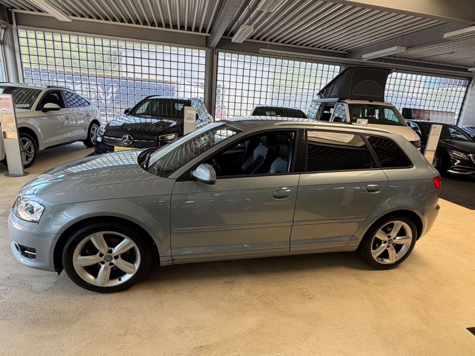 Fahrzeugabbildung Audi A3 Sportback 1.8 TFSI S line Sportpaket plus