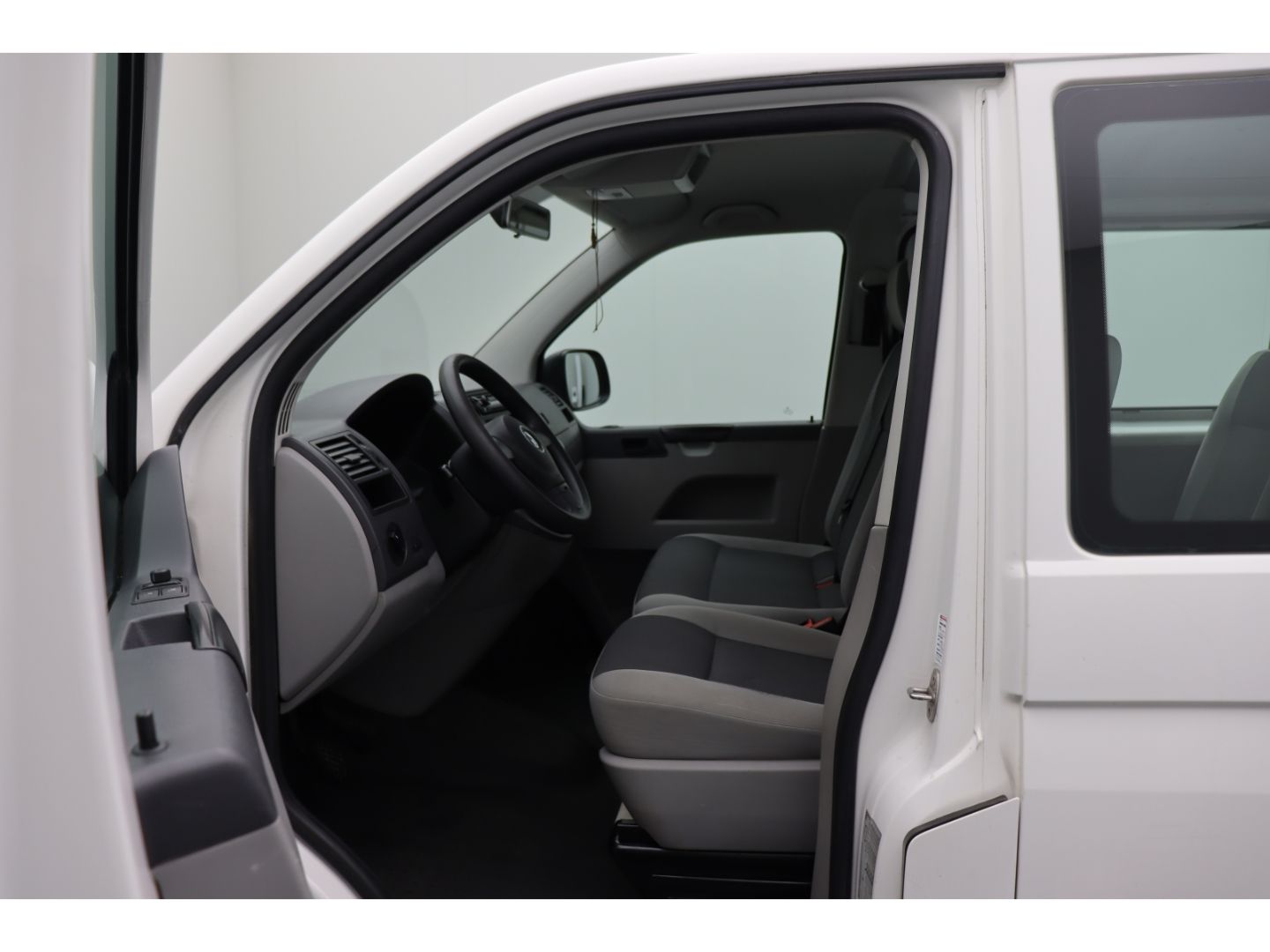 Fahrzeugabbildung Volkswagen T5 2.0 9-Sitzer